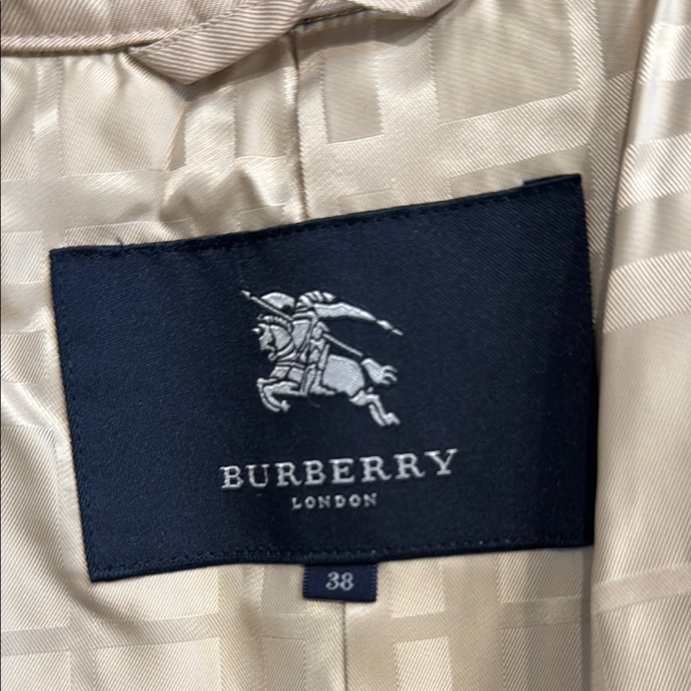 Authentic Burberry Quilted Coat with Removable Fur Collar - Picture 12 of 16